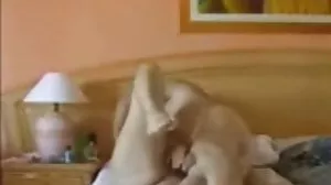 Une ado maigre se fait démolir le trou du cul porno des vieilles