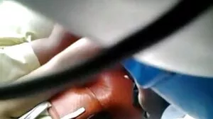 Une vielle femme sexi collègue japonaise se soumet aux souhaits de son patron