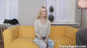 Mme Phillips est vieille moche nue la meilleure patronne de tous les temps !