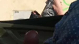 Le mari d'EuroMILF vieille et jeunot cocu par de petites mains!