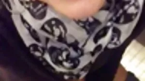 Des belles-mères aux gros seins ont surpris leurs garçons jeune lesbienne avec vieille en train de baiser les tartes et ont décidé de les aider à relâcher la tension