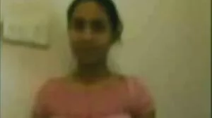 Cowgirl mignonne à cheval sur le rodéo de la bite sex de vieux