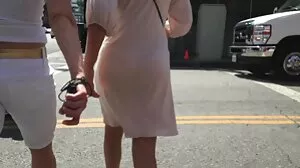 Catie Parker et Ryan vieille femme anal Ryans, lesbiennes aux gros seins, adorent jouer avec leur chatte mouillée!