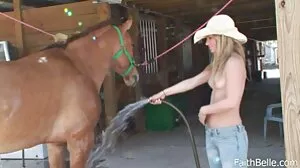 Le modèle Craiglist arrive pour le casting et se porno jeune vieille fait baiser