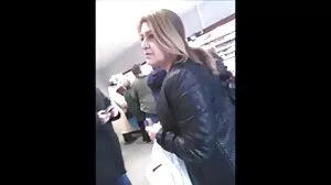 Une baby-sitter incroyable se fait glacer le tres vieille porn visage avec du sperme