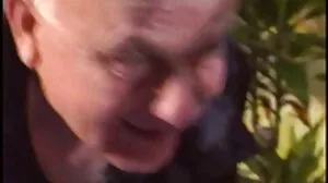 Cutie avec sexe entre vieux de beaux seins romantiquement analysés