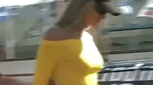 Étudiantes baisées intensément par une grosse bite dans des scènes une vieille femme se fait baiser POV