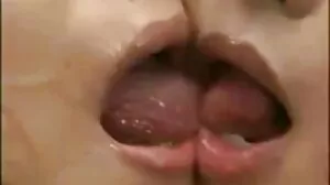 Monster TiTTies et porno avec un vieux Sizzling Lezzies