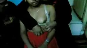 Des adolescents en chaleur film x avec des vieilles désespérés de bite échangent leurs papas