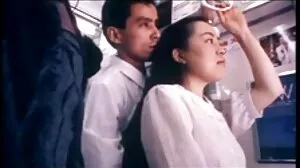 Pennywise met vieille cougar avec jeune le pénis chez les gens pour Halloween