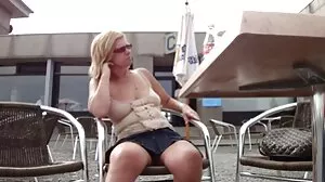 Énorme tres vielle lesbienne éjaculation éclaboussé partout Ebony Kinsley!