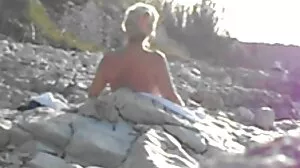 Lucy fait de son mieux pour vieille cochonne sexy cet examen rapproché