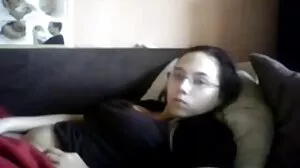 Scène solo du gode en verre de la beauté blonde Lily Larimar porno ville femme