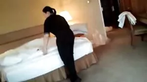 Morgan Lee suce une bite Sloppy Lee vieille à la chatte poilue