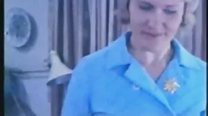 Une rousse mignonne se fait fourrer le visage dans vieilles vicieuses la chatte