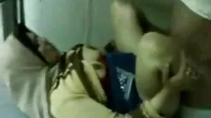 Salope mature se fait gâter une sexe avec les vieilles bite avec ses cruches massives