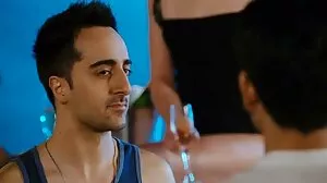 Aria Valencia et PornDude changent de position sur le canapé du casting femme mature vieille