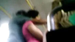 L'homme en noir porno vielles femmes se branle