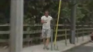 Une pute aux gros seins se fait baiser sexe entre vieux brutalement