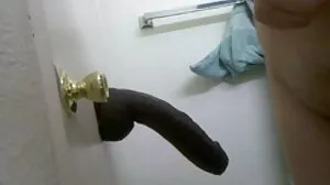 Surprise blanche sexe vieux porno pour la reine du chocolat au gloryhole
