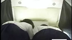 Cul serré enroulé autour d'une énorme bite blanche vieux et jeune sexe