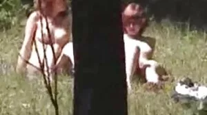 L'élégante Rahyndee James se video porno vieux jeune fait pilonner