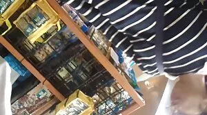 Katalina Mills aux petits seins baisée avec une éjaculation vieilles chaudes volcanique