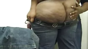 Big Phat Phake Booty une vieille femme nue labouré par la BBC