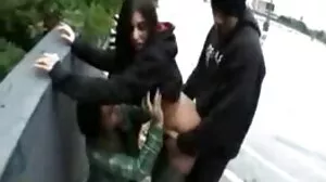 Beta Cuck vieille sex regarde sa copine chaude se faire clouer