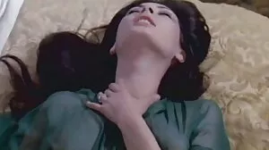 Femme de ménage brune chaude porno des vieille baise dans le jardin