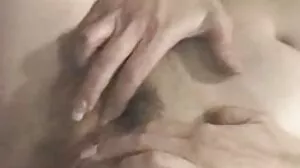 Leah Gotti savonne ses courbes riches et chatte de vieille poilue se fait manger et défoncer la chatte