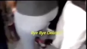 Les fesses parfaites d'Abella la vieille porno Danger scintillent dans une culotte de yoga