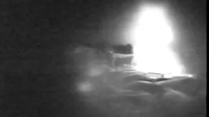 La belle-fille doit littéralement embrasser vieille chatte de mamie le cul pour l'allocation!