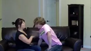 Scène BDSM avec une esclave vieille et grosse cochonne blonde chaude et folle