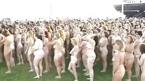 Balade sexy réalisée par une beauté porno jeunes vieux maigre