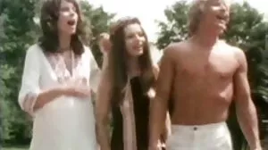 Petite ado avec un gros butin se fait anéantir le trou du cul vieille amatrice sexe par un mamba noir