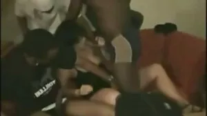 Les 2 poupées de Lucky Zack pour lécher les vieille arabe porno fesses et sucer des bites