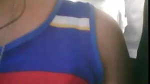 L'éblouissante Staci porno avec des vielle Carr jouit lors d'un massage vaginal et de la gorge