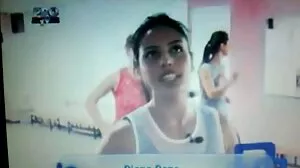 Les jouets et les huiles porno grosse vieille essentielles font Blonde Sizzler Blow