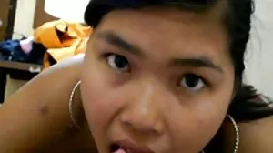 Salope en cuir rouge sort ses seins sex de vielle pour une gifle de bite japonaise