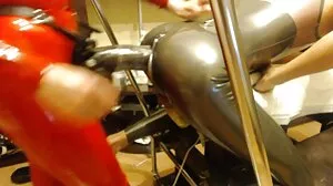 La film x gratuit vieille MILF Mindi Mink écrase le visage d'Alix dans sa chatte