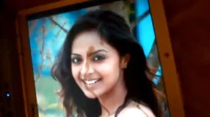 Dégustation de bite aux yeux bandés pendant le conseil! vieille femme porn