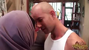 Poussin exotique sex homme vieux maigre baisée pour le travail