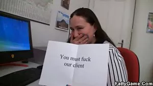 Petite amie blonde en chaleur fait une bande porno POV vieille mature cougar