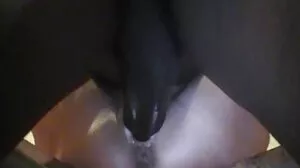 Jolie blonde se fait adorer vieille femme poilue son corps maigre par un vrai homme