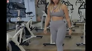 Les dames lubriques Faye Reagan et porno xxx vieille Georgia Jones se frottent et se doigtent jusqu'à l'orgasme!