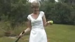 Rebeca accueille vieille cougar allemande les invasions anales avec des gémissements