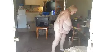 Délice du matin avec une grosse vieille poilue brune sexy