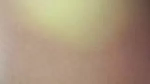 La base de Vixen Bailey, une adolescente mince, se fait des illusions et veut que la bite de son beau-père la grosse vieille nue guérisse